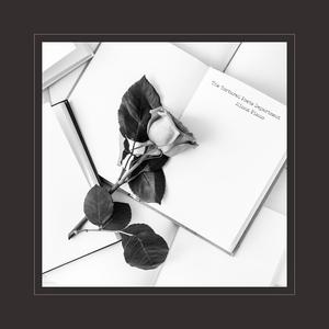 女人脱精光自慰幼女
